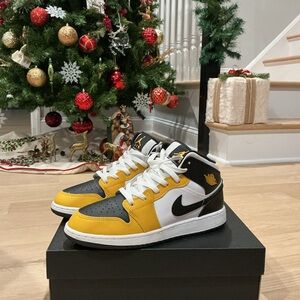 Air Jordan 1 Yellow and Black